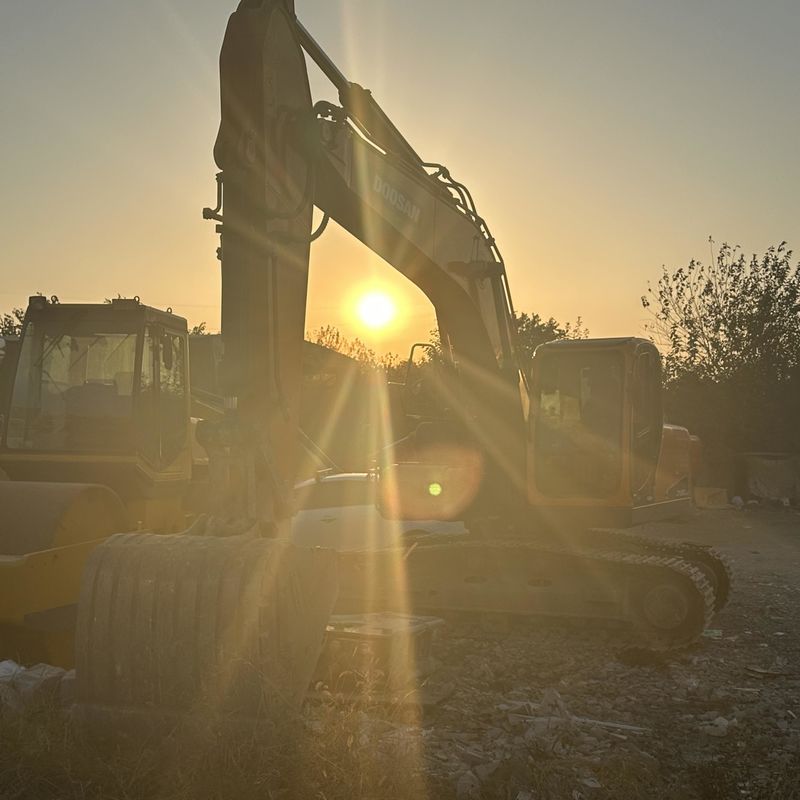 Used Doosan Digger  DX220  Secondhand 22ton Medium Type Crawler Excavator