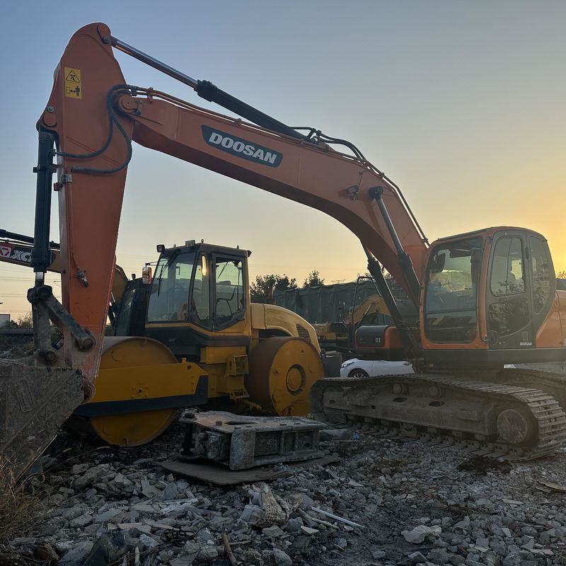 Used Doosan Digger  DX220  Secondhand 22ton Medium Type Crawler Excavator