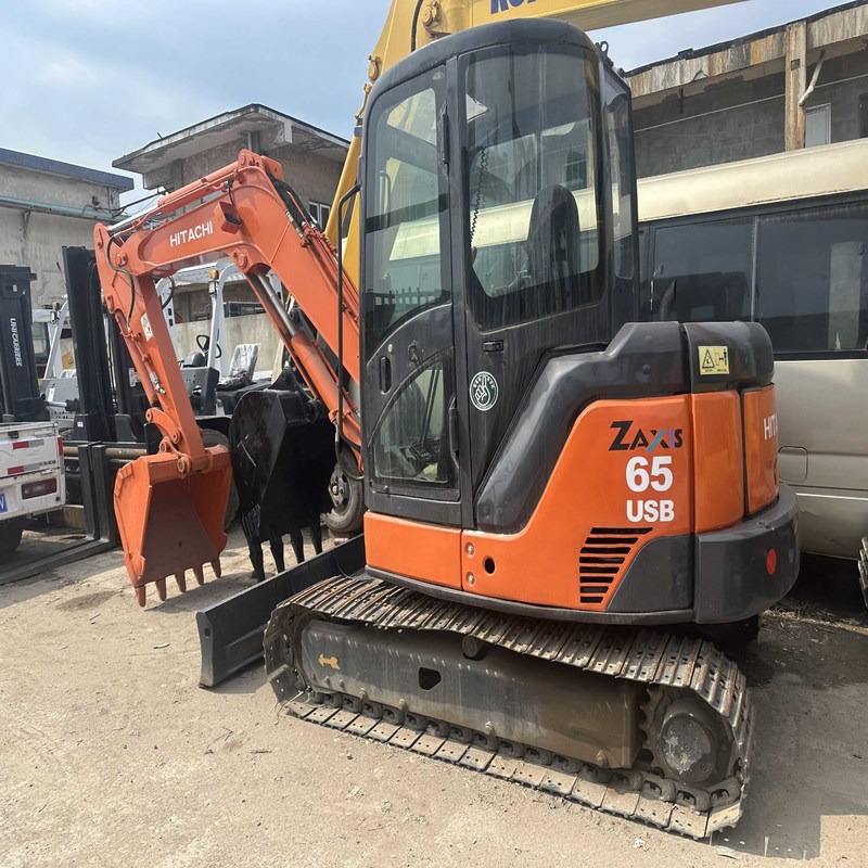 Hydraulic Repossessed Mini Excavators Second Hand Hitachi ZX65 6.5ton 40.5kw  0.27m3 bucket