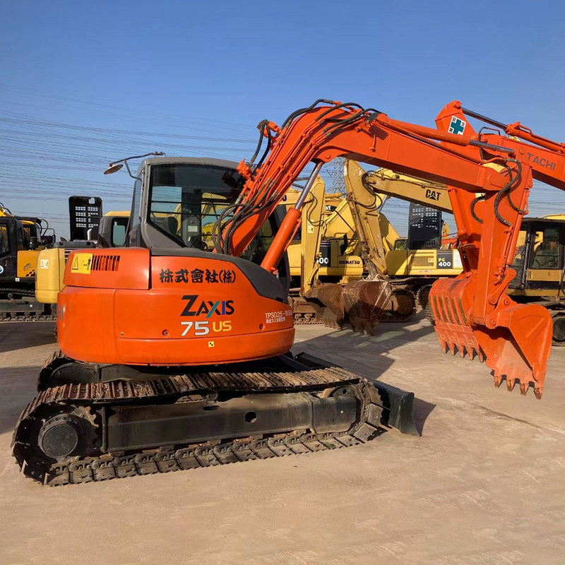 Hitachi ZX75US Used Excavator Hydraulic 7 Ton Mid Sized 40.3kw with 0.33m3 bucket