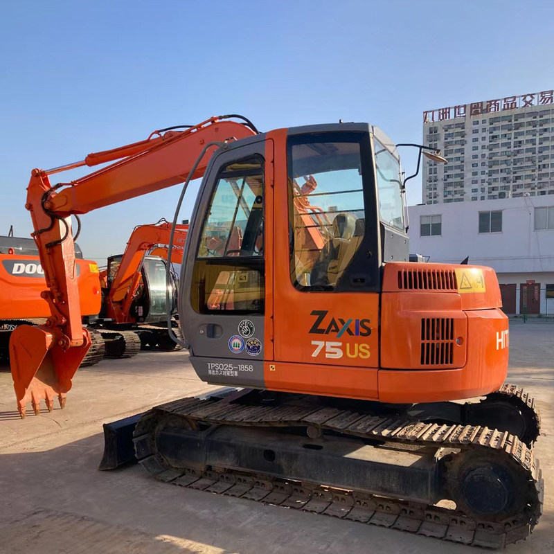 Hitachi ZX75US Used Excavator Hydraulic 7 Ton Mid Sized 40.3kw with 0.33m3 bucket