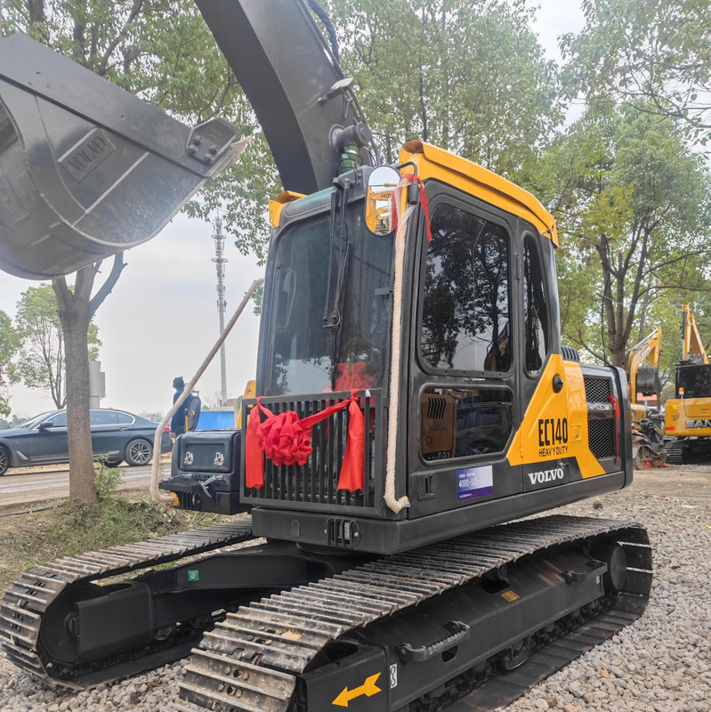 Secondhand Excavator Machinery Trader Used VOL EC140 14 Ton Crawler Digger 77.4kw