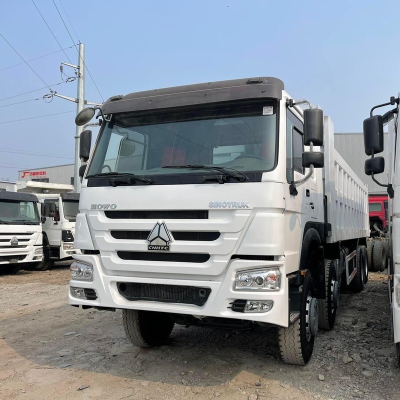 Repossessed Howo 375 Sinotruk Howo 8x4 Dump Truck Tipper 40T manual diesel