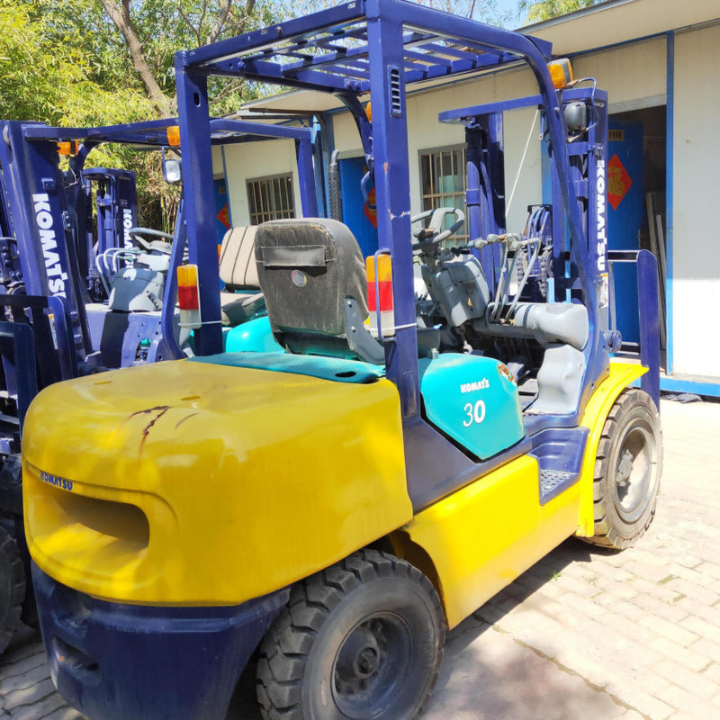 3T Used Warehouse Equipment Distributor Forklift TCM F30 Minimum turning radius 2.4m
