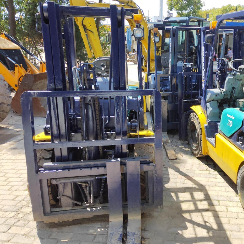 3T Used Warehouse Equipment Distributor Forklift TCM F30 Minimum turning radius 2.4m