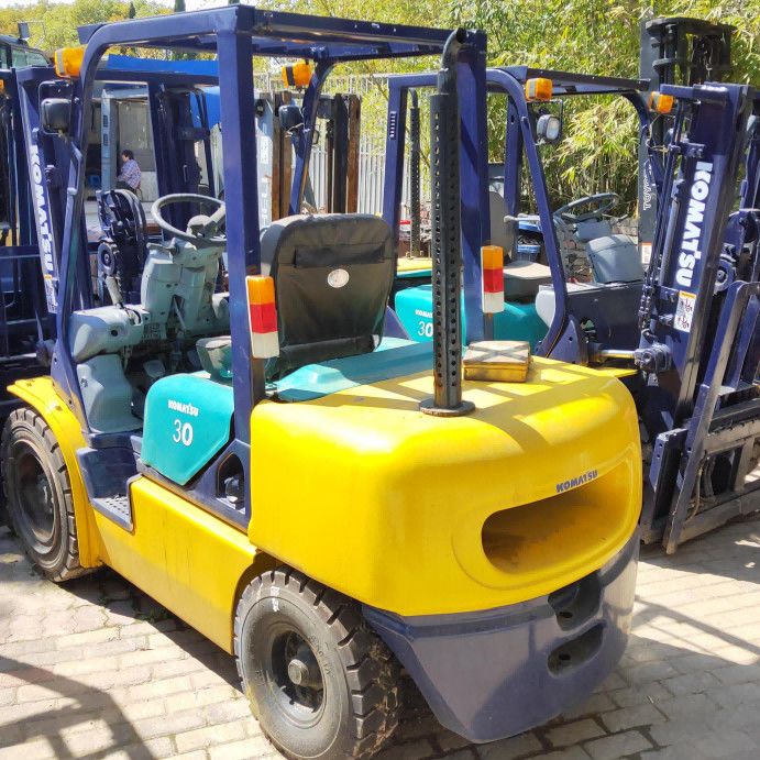 Komatsu FD30 Used Forklift Two Stage Material Handling Equipment 3 Ton