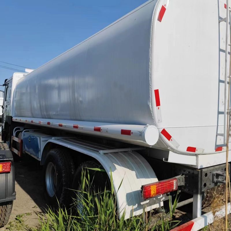 Sinotruk Howo 371 Oil Truck Tanker 2000L 8x4 Second Hand For Fuel Delivery