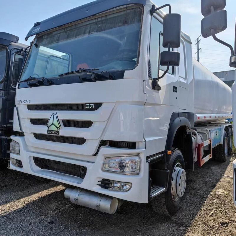 Sinotruk Howo 371 Oil Truck Tanker 2000L 8x4 Second Hand For Fuel Delivery