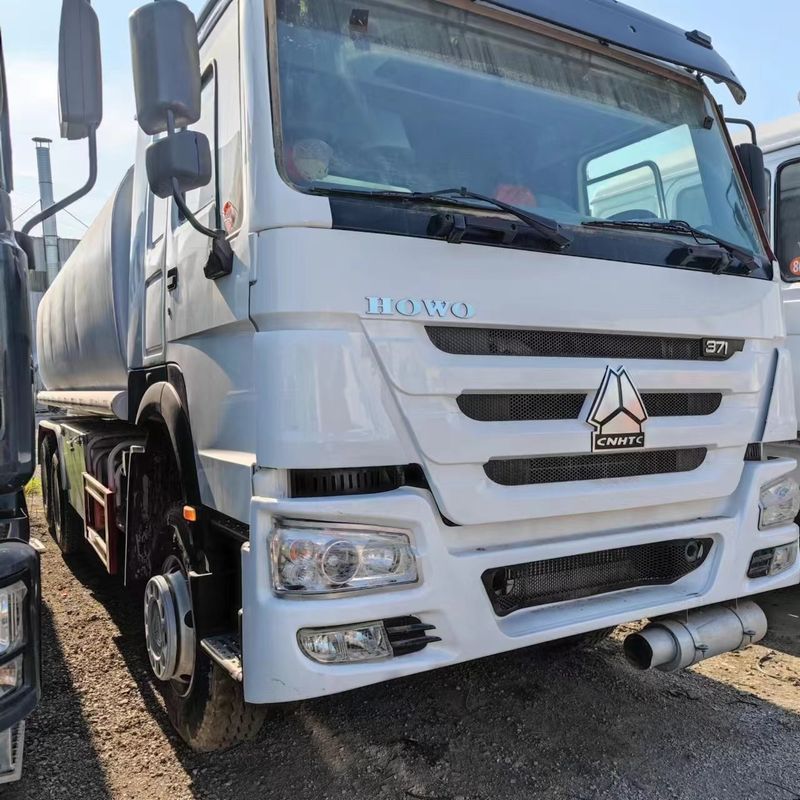 Sinotruk Howo 371 Oil Truck Tanker 2000L 8x4 Second Hand For Fuel Delivery