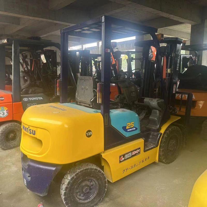Komatsu FD25 Used Forklift Three Stage Material Handling Equipment 2.5 Ton