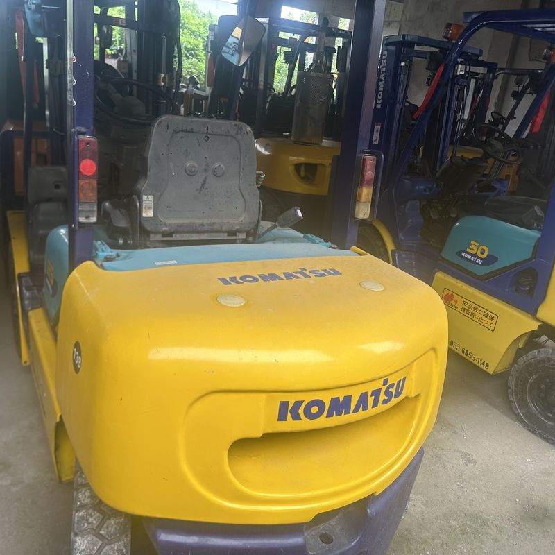 Komatsu FD25 Used Forklift Three Stage Material Handling Equipment 2.5 Ton