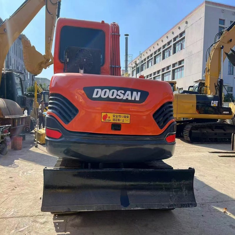 Pre-owned Doosan DX75 Compact Versatile Mini Used Excavator 39.7kw 0.28m3 bucket