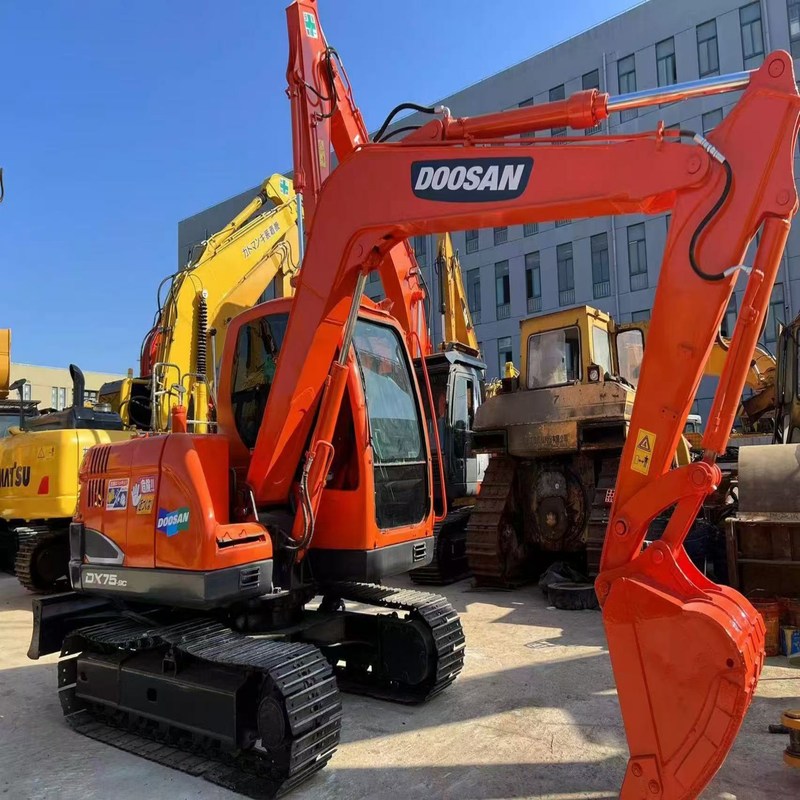 Pre-owned Doosan DX75 Compact Versatile Mini Used Excavator 39.7kw 0.28m3 bucket