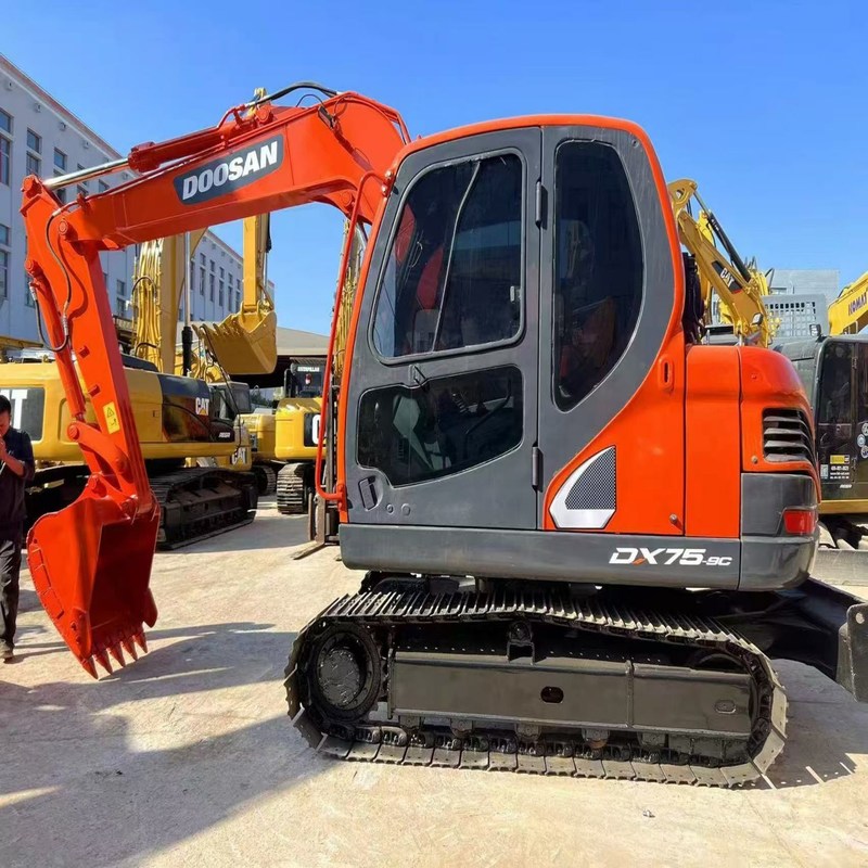 Pre-owned Doosan DX75 Compact Versatile Mini Used Excavator 39.7kw 0.28m3 bucket