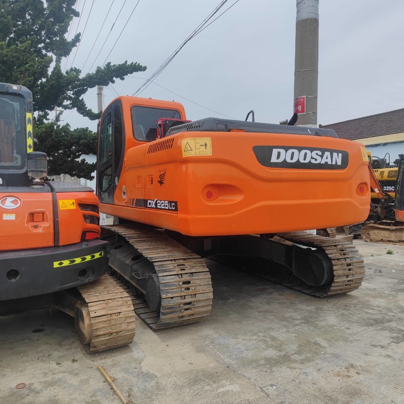 Used Doosan DX225 Digger 22.5-ton Medium-sized Crawler Excavator 157kw