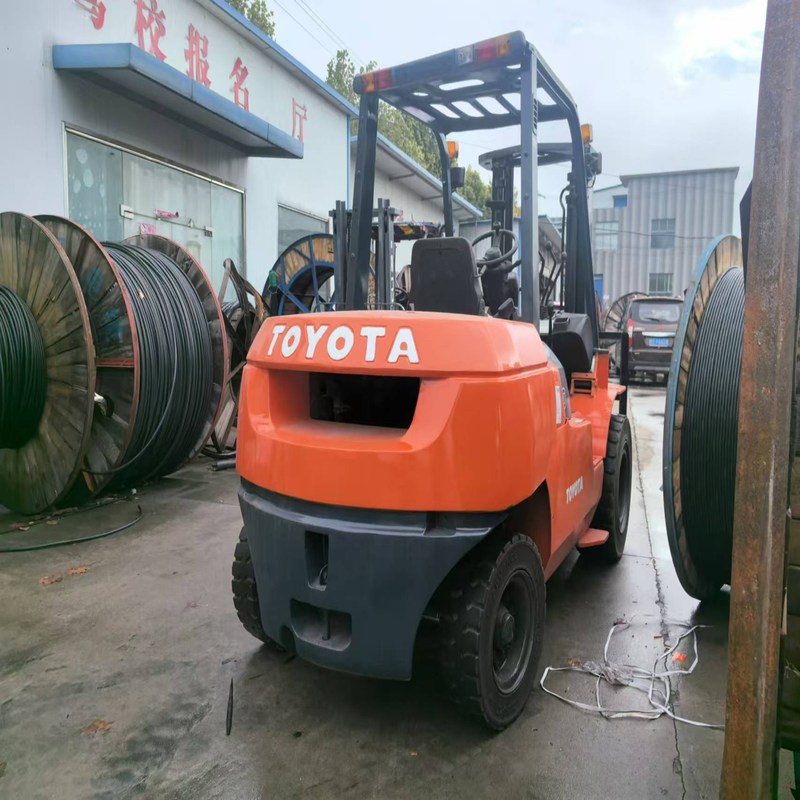 Secondhand FD50 Toyota Diesel Forklift Dealer 5 Ton Maximum lifting height 4.5m