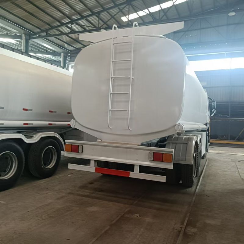 Sinotruk Howo 371 Oil Truck Tanker 2000L 6x4 Second Hand For Fuel Delivery