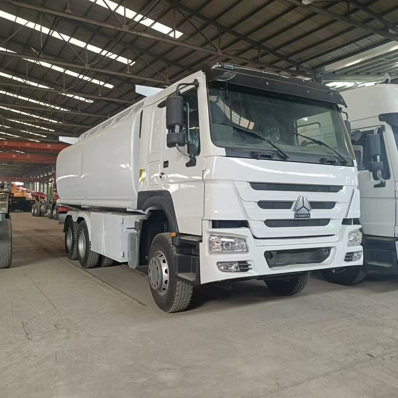 Sinotruk Howo 371 Oil Truck Tanker 2000L 6x4 Second Hand For Fuel Delivery
