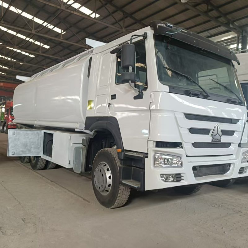 Sinotruk Howo 371 Oil Truck Tanker 2000L 6x4 Second Hand For Fuel Delivery