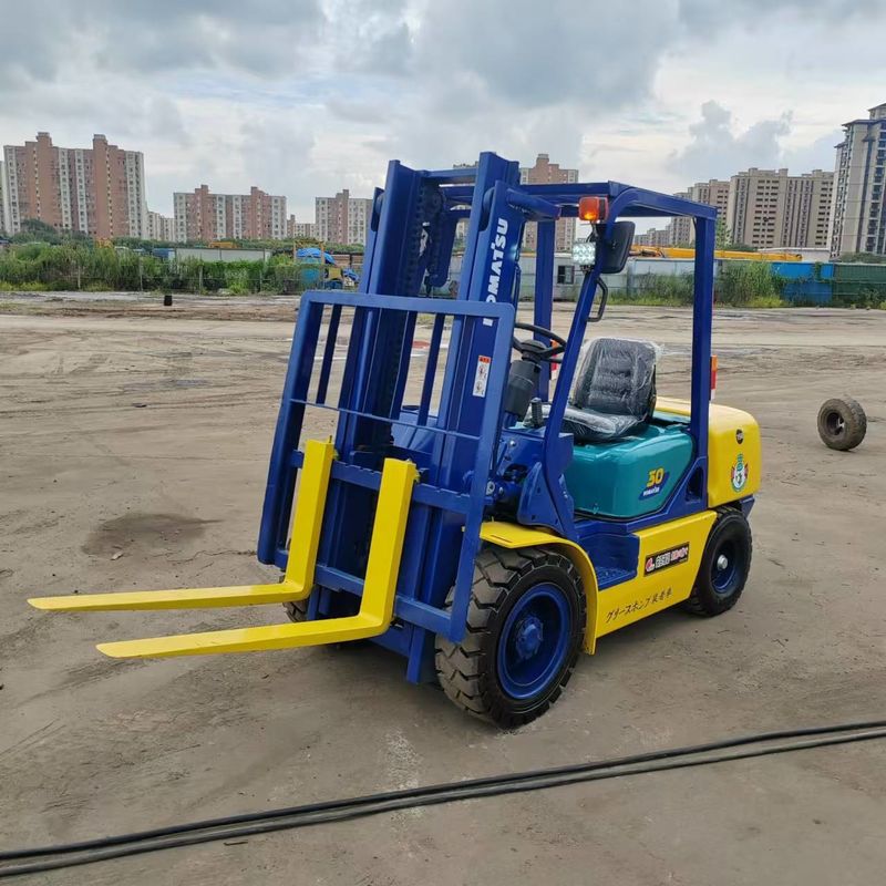 Komatsu FD30 Used Forklift Two Stage Material Handling Equipment 3 Ton