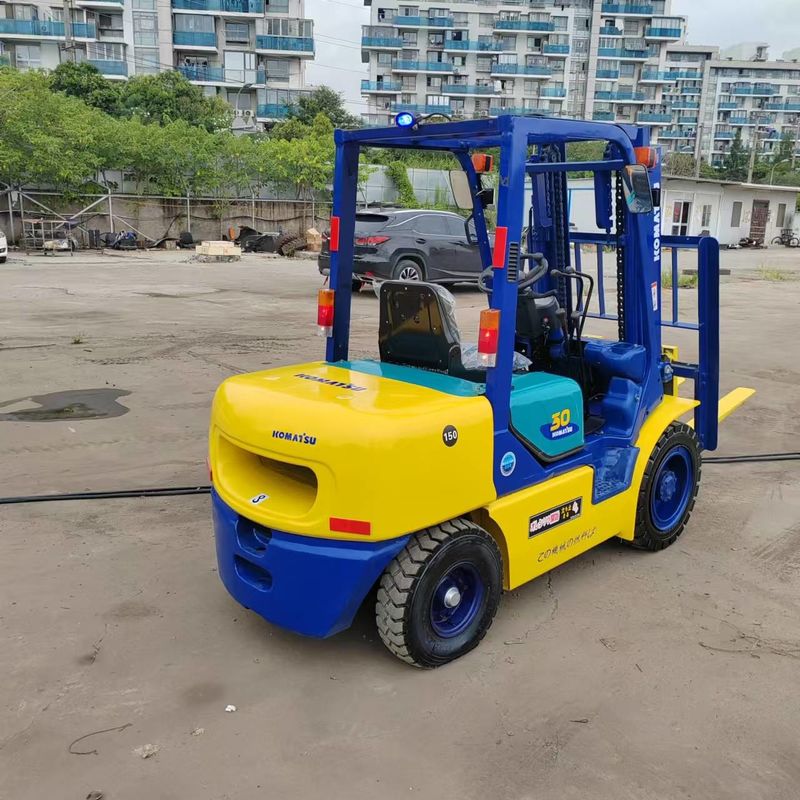 Komatsu FD30 Used Forklift Two Stage Material Handling Equipment 3 Ton