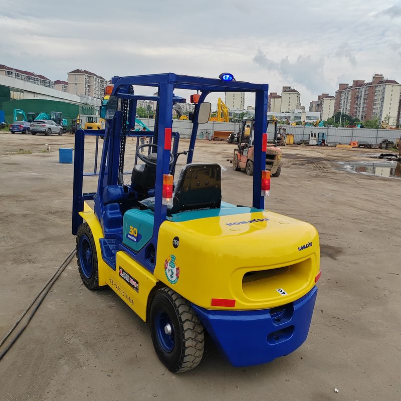 Komatsu FD30 Used Forklift Two Stage Material Handling Equipment 3 Ton
